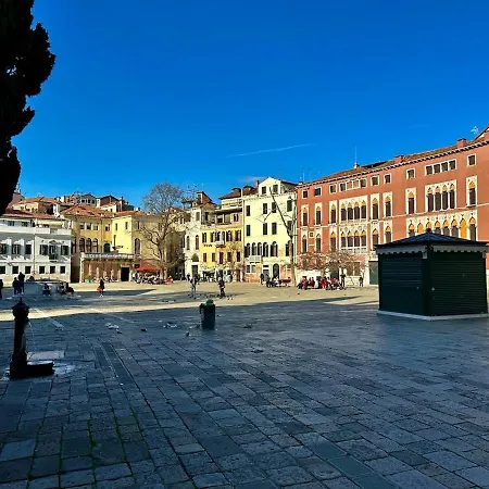 Campo San Polo Canal View Apartment *