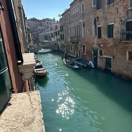 Campo San Polo Canal View Appartement Venise