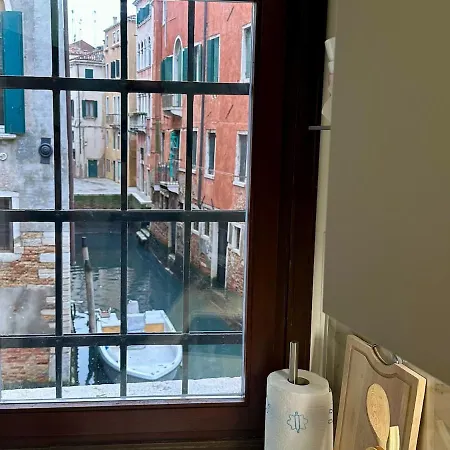 Campo San Polo Canal View * Venetië