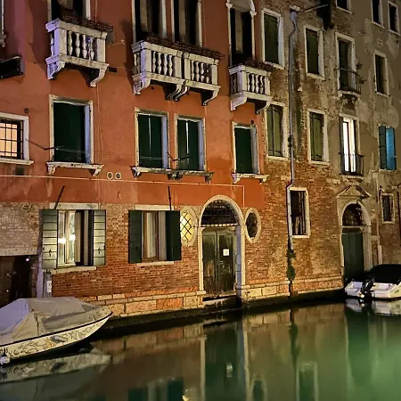 Apartment Campo San Polo Canal View Venice