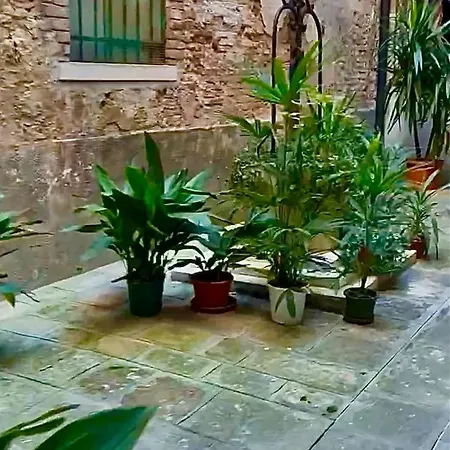 Campo San Polo Canal View Apartment Venice