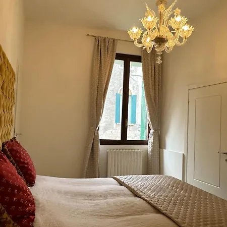 Campo San Polo Canal View Apartment *