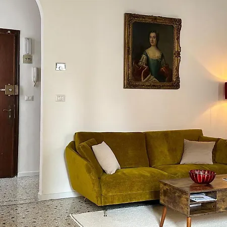 Apartment Campo San Polo Canal View Venice
