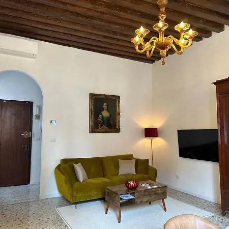 Apartment Campo San Polo Canal View